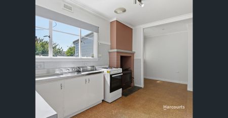 Family Home - Photo 4