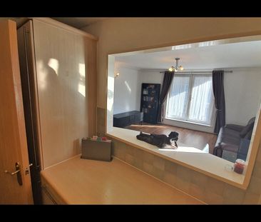 1 Bed Flat, London, E14 - Photo 2