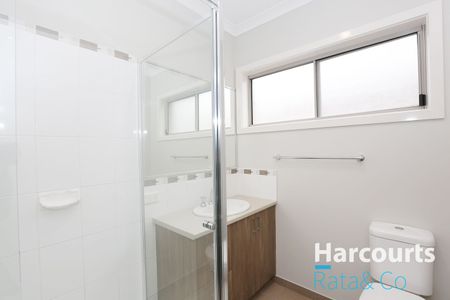 Spacious 4-Bedroom Home in South Morang - Photo 3