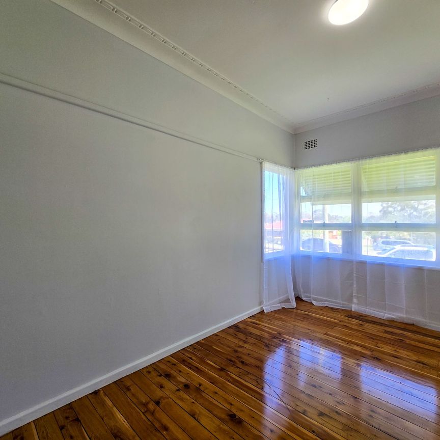 Freshly Updated Home in a Centre of Town! - Photo 1