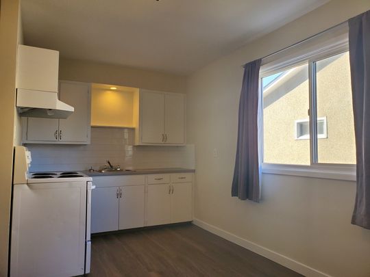 Small Pet Friendly, 2 Bedroom Duplex - Photo 1