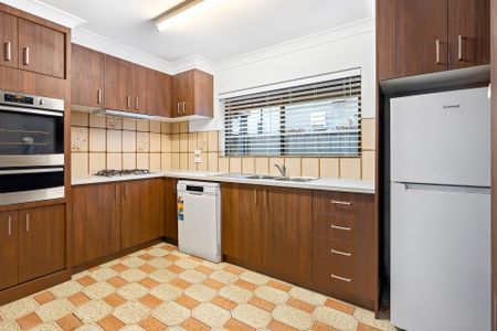31 Shaw Avenue, Earlwood NSW 2206 - House For Rent | Domain - Photo 4