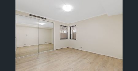 CONVENIENT SPACIOUS FREMANTLE APARTMENT - Photo 3