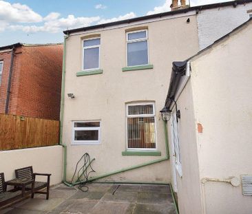 2 bedroom end of terrace house to rent - Photo 3