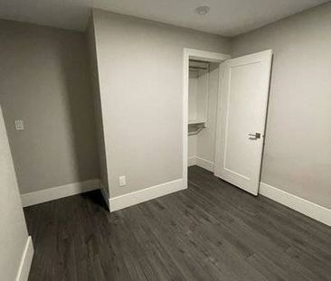 Spacious Modern 2 Bedroom Suite in Luxury House - on-site Parking! - Photo 3