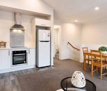 Stunning 2 Bedroom townhouse - Photo 2