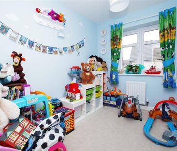 4 bedroom semi-detached house to rent - Photo 6