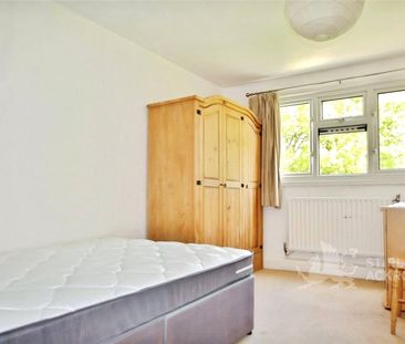 Park Barn Drive, Guildford, Surrey, GU2 8EU - Photo 4