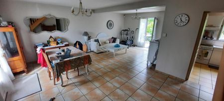 Location Maison 5 pièces 109m² LA RICHE 37520 - Photo 2