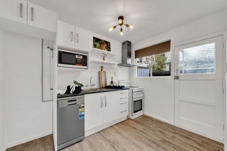 2/65 Champion Street, Edgeware, NZ 8013 - Photo 3