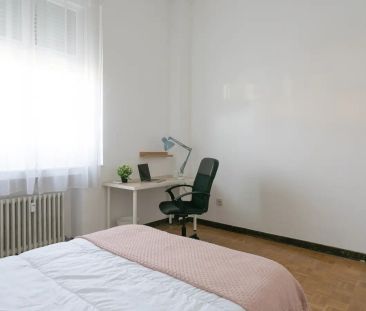 Room in a shared 6-bedroom apartment for rent in Gaztambide - Foto 4
