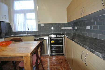 4 bedroom terraced house to rent - Photo 5