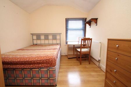 4 bedroom terraced house to rent - Photo 4