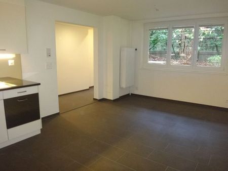 Appartement rénové avec sièges dans un endroit calme - Photo 2