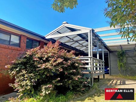 Stunning 5 Bedroom home! - Photo 2