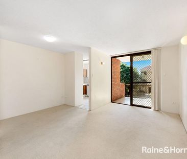 Spacious unit in Quiet street! - Photo 1