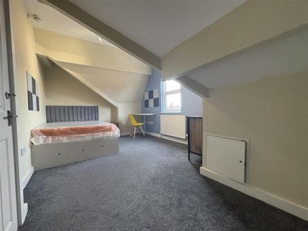 1 bedroom in a house share to rent - Photo 3