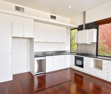 Light-Filled Living in a Prime Mordialloc Location - Photo 2