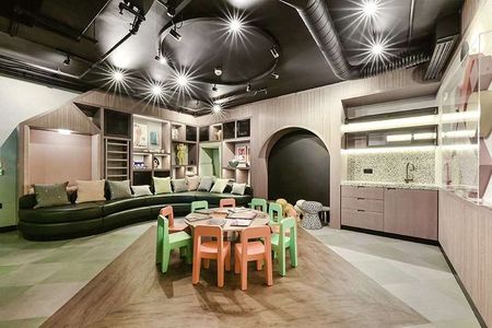 Modern Two-Bedroom Flat in Nine Elms with Stunning Roof Terraces, Pools, Gyms & Amenities - Photo 4