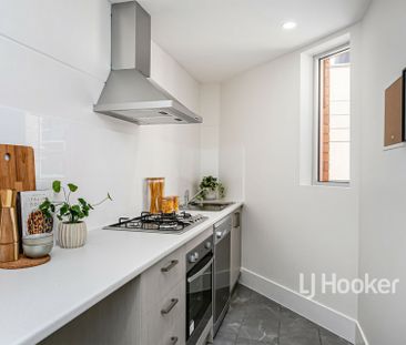 Everything At Your Fingertips... - Photo 5