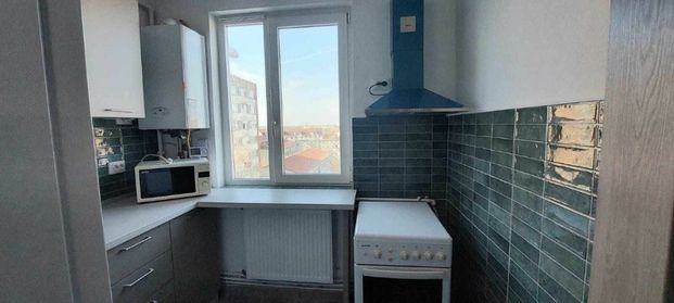 Inchiriere un apartament cu 3 camere in zona BRASOV VECHI - Photo 1