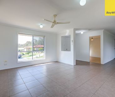 Family home with spacious living - Photo 2