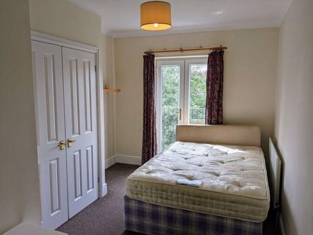 6 bedroom detached house to rent - Photo 5