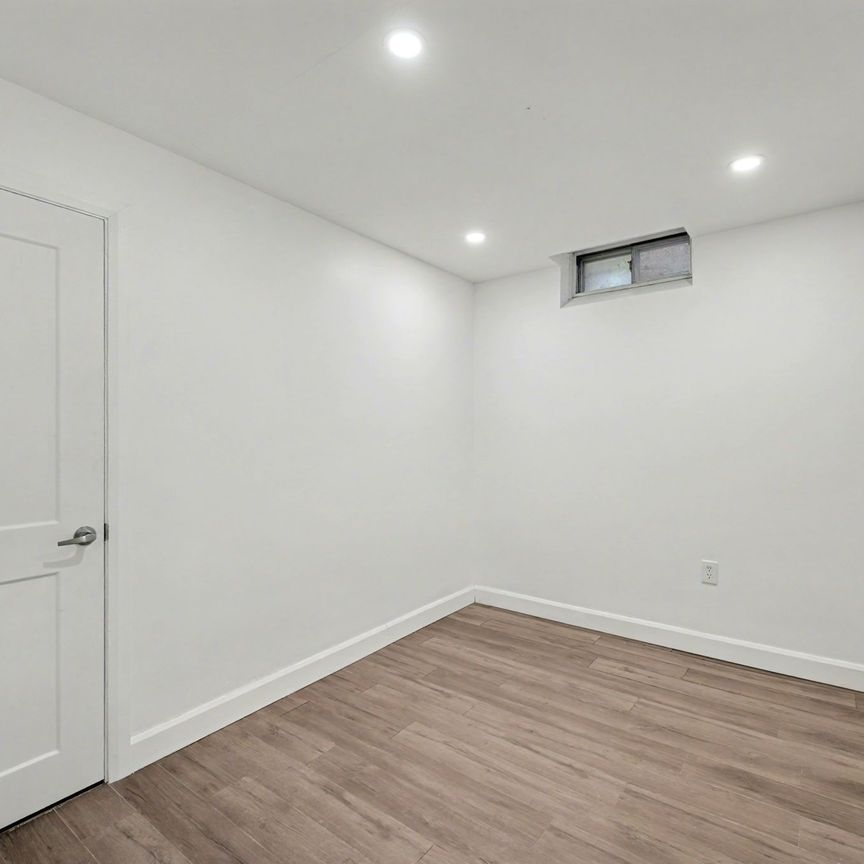 For Lease - 1032 Blueheron Boulevard Unit# Bsmt, Mississauga, Ontario - Photo 1