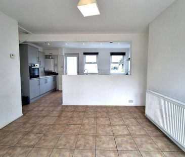 3 bedroom terraced house to rent - Photo 2