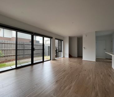 STUNNING TWO BEDROOM TOWNHOUSE - Photo 2