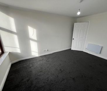 3 bedroom flat to rent - Photo 2