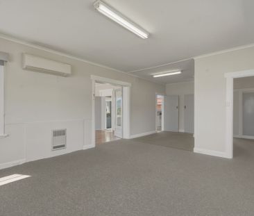 Tidy Two-bedroom Home, Convenient Location - Photo 2