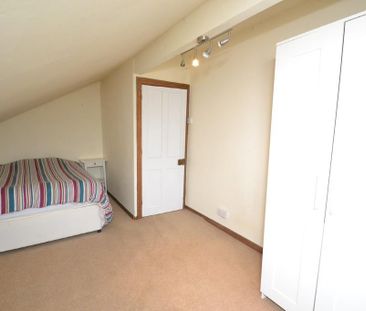 4 bedroom end of terrace house to rent - Photo 3
