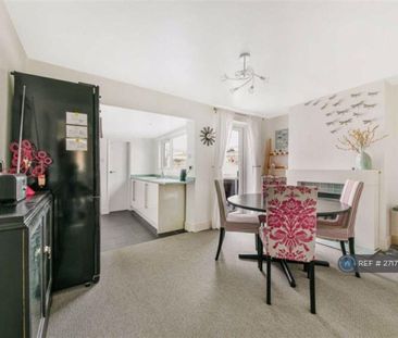 2 bedroom terraced house to rent - Photo 2