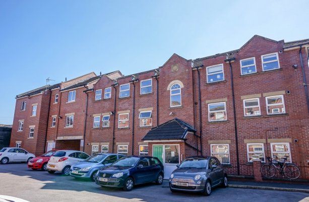 2 Bedrooms Headingley Rise - Photo 1