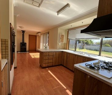 FAMILY HOME WITH LARGE BACKYARD IN EATON - Photo 5