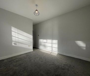 3 bedroom flat to rent - Photo 2