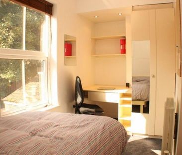 1 bedroom in a house share to rent - Photo 2