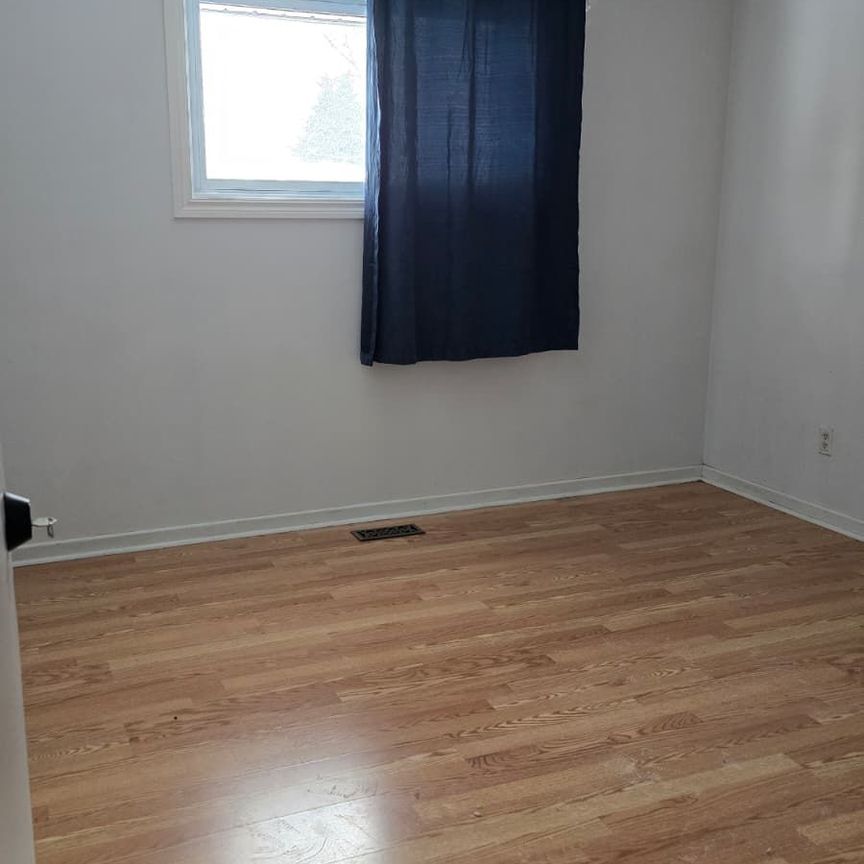 For Lease - 1183 Farnsborough Crescent, London East, Ontario - Photo 1