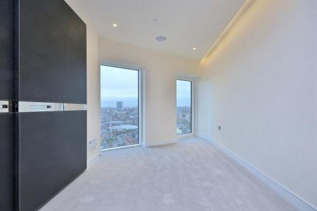 3 bedroom flat to rent - Photo 4