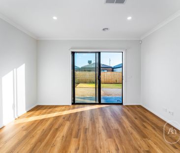 Brand New Modern Home in a Fast-Growing Strathtulloh Estate - Photo 4