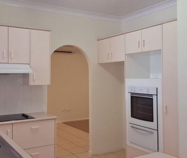 6 Nicholson Court, Annandale - Photo 2