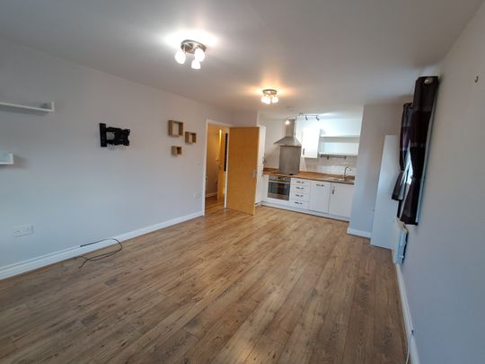 2 bed flat to rent in Osborne Court, Borehamwood, WD6 - Photo 1