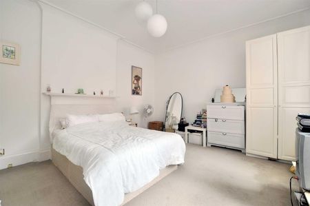 First Floor Flat Bracknell Gardens, Hampstead, NW3 - Photo 5