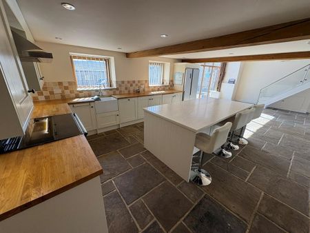 4 bedroom barn conversion to rent - Photo 3