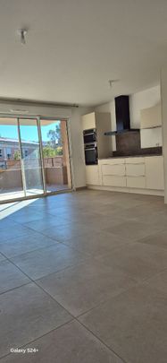 Appartement T3 - VILLENEUVE LES AVIGNON, - Photo 1