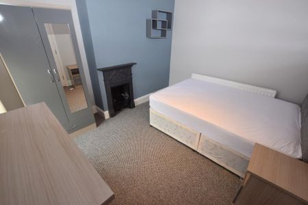 6 bedroom terraced house to rent - Photo 4