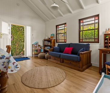 Beautifully Renovated Character Cottage with Separate Office - Photo 5