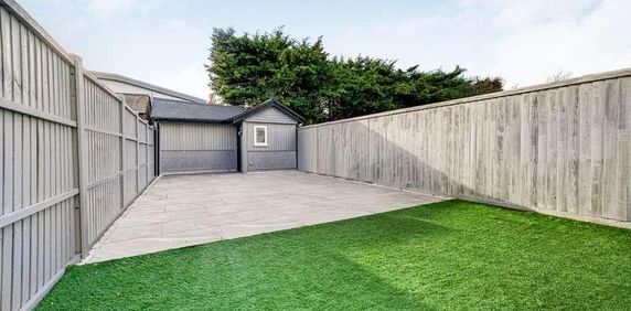 Spelthorne Lane, Ashford, TW15 - Photo 2