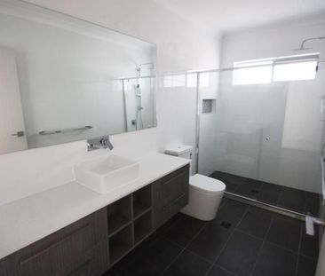 Beautiful Home with large side access! - Photo 4